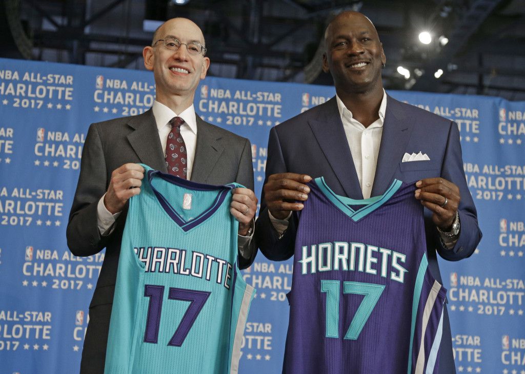 米高佐敦跟NＢＡ總裁。美聯社