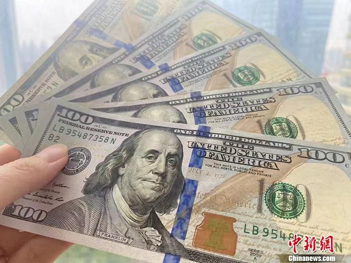 资料图：美元。 中新财经 刘阳禾 摄