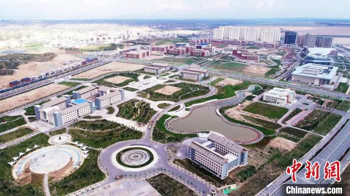图为2019年6月，建设中的兰州新区职教园区。(资料图) 丁凯 摄