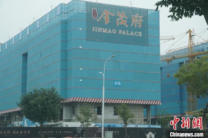 资料图，郑州北龙湖一在建楼盘。 董飞 摄