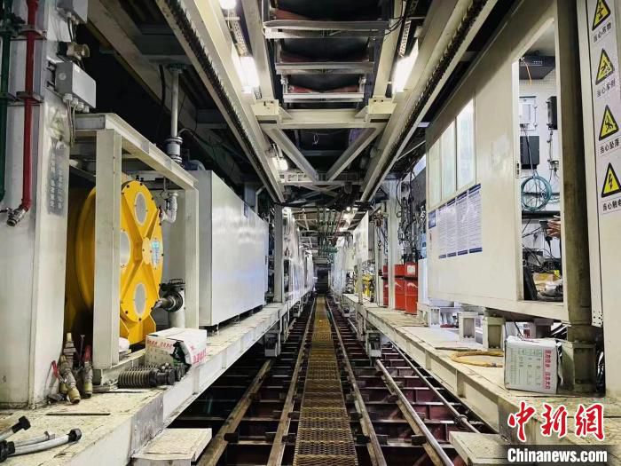 图为重庆地铁4号线西延伸段施工现场。　重庆市住房和城乡建设委员会供图