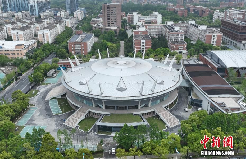 航拍坐落于杭州下沙高教园区的杭州亚运会击剑场馆。王刚 摄 
