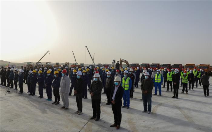 新疆维吾尔自治区2022年一季度重大项目集中复工开工仪式和田地区分会场。和田地区融媒体记者 许晓龙 摄