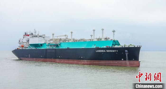 8万立方米液化天然气(LNG)运输船“传奇和平”号 杜星良 摄