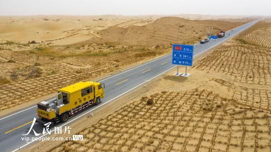 新疆第三条沙漠公路即将建成通车
