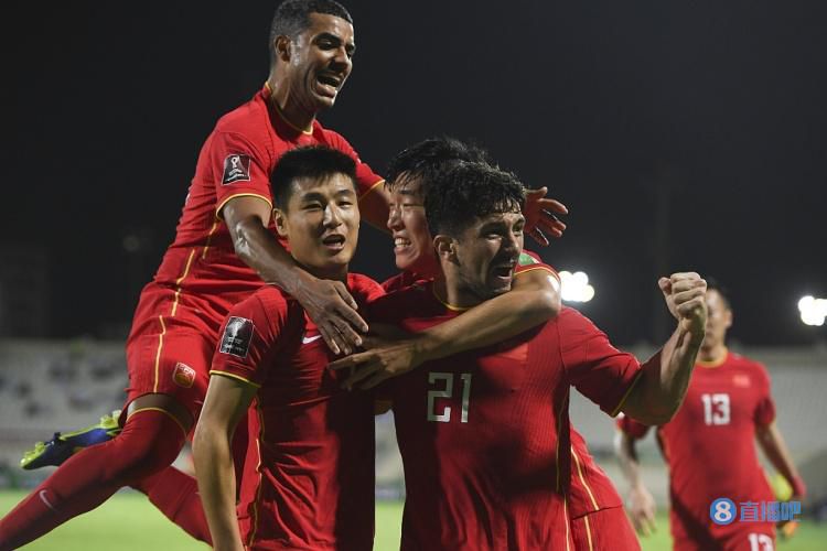 澎湃：国足最大问题是防守不行，赢越南守住中国足球最后的底线