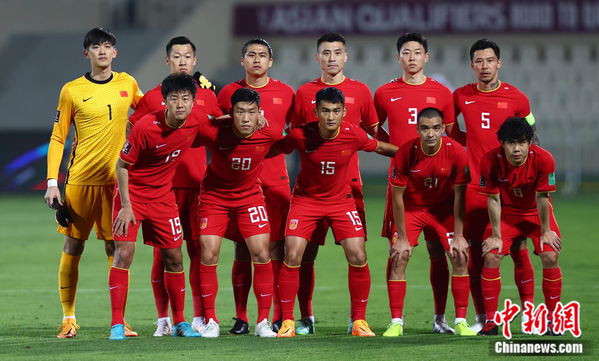 国足赛前合影。图片来源：视觉中国。