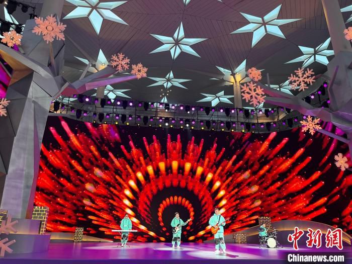 延庆冬残奥颁奖广场暖场演出。　延庆冬残奥颁奖广场运行团队供图