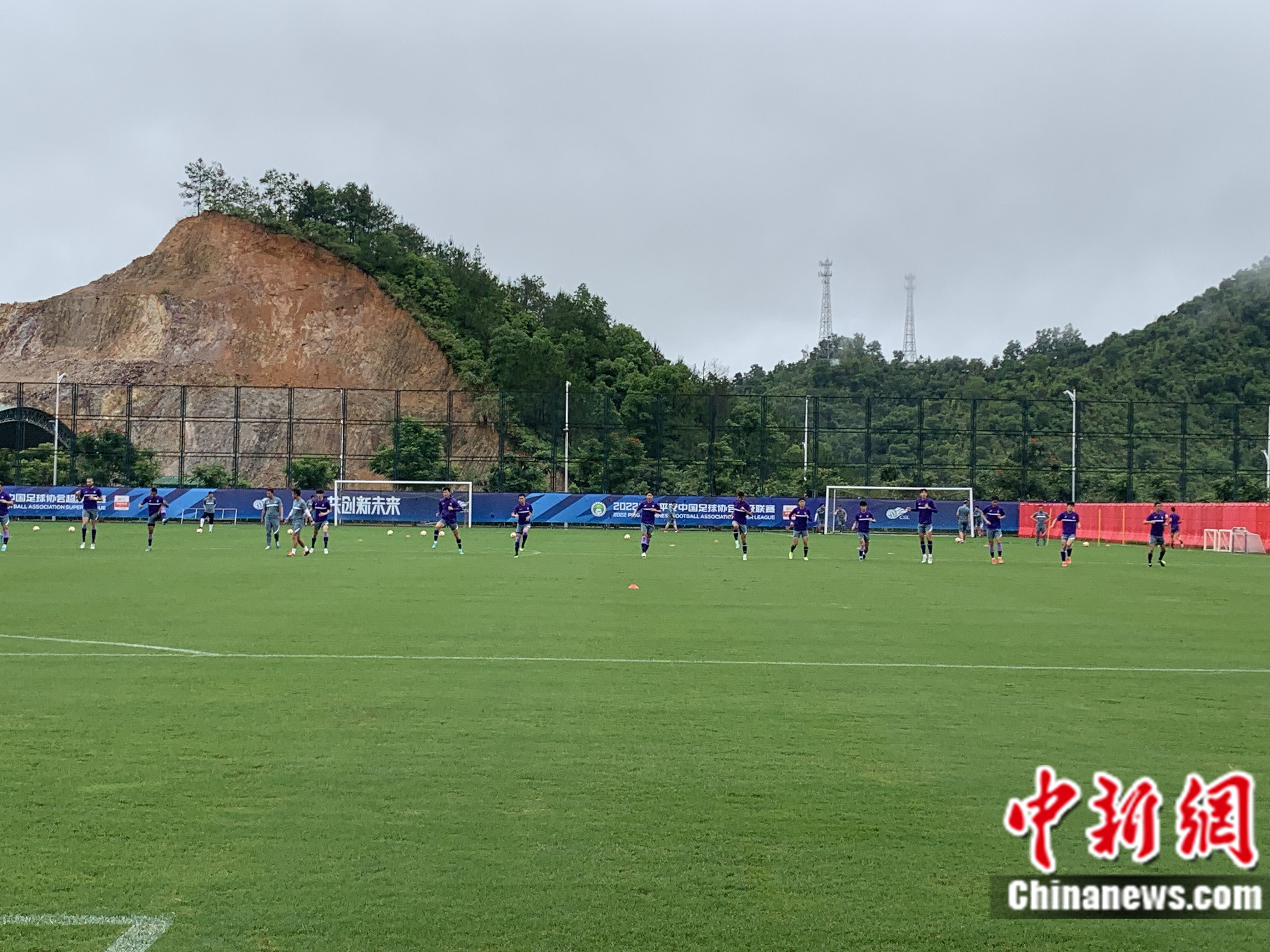 天津津门虎队训练。中新网记者 卞立群 摄