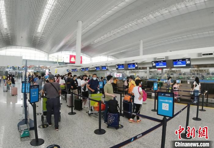 南航广州枢纽3天保障旅客超15万人次 南方航空 摄