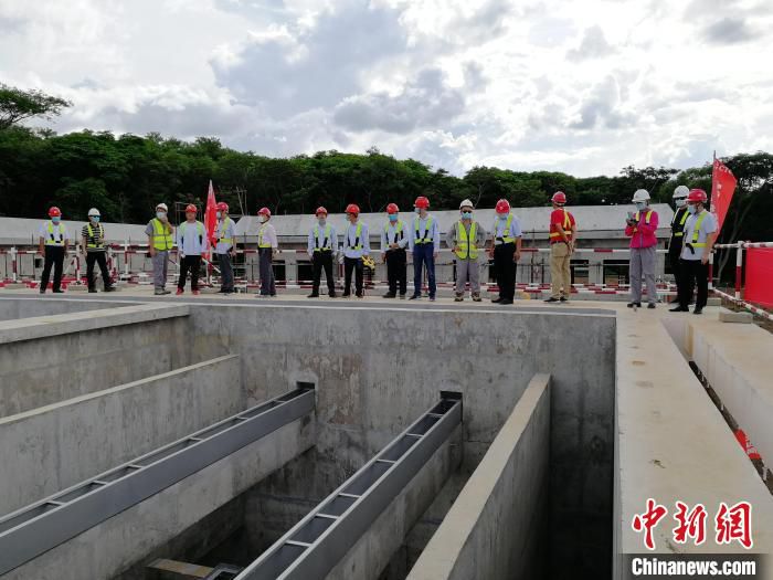 图为中国援哥斯达黎加城市供水项目中期验收合影。　龙彬 摄