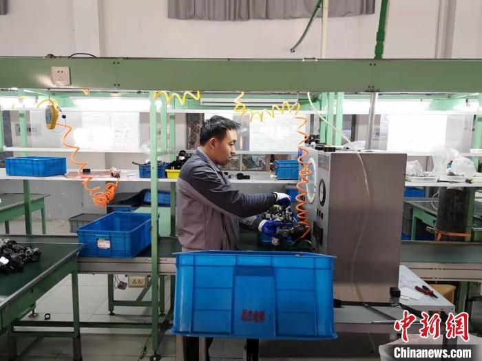 浙江台州一家民营制造业企业生产车间 范宇斌 摄