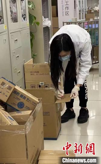 如何将药品务及时送到民众手中，仁济医院互联网医院动足了脑筋。　仁济医院供图