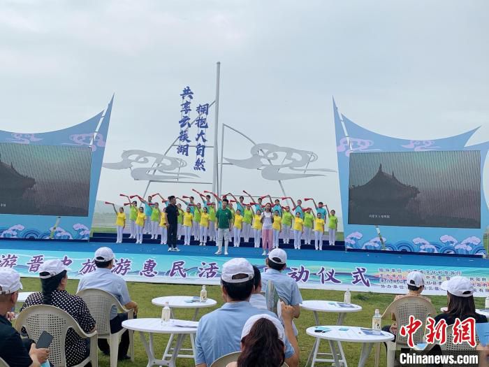 此次活动推出百条旅游线路、千场舌尖盛宴、万人新鲜体验、亿元消费券等一系列文旅惠民举措。　刘小红 摄