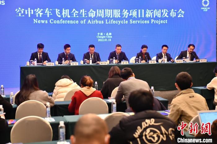 图为新闻发布会现场。　张浪　摄