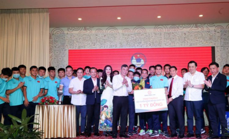 越南媒体：东南亚锦标赛首夺冠，越南U23获45亿越南盾奖励