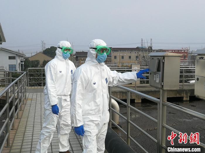 马跃峰查看污水处理厂运转状况 崇福污水厂供图