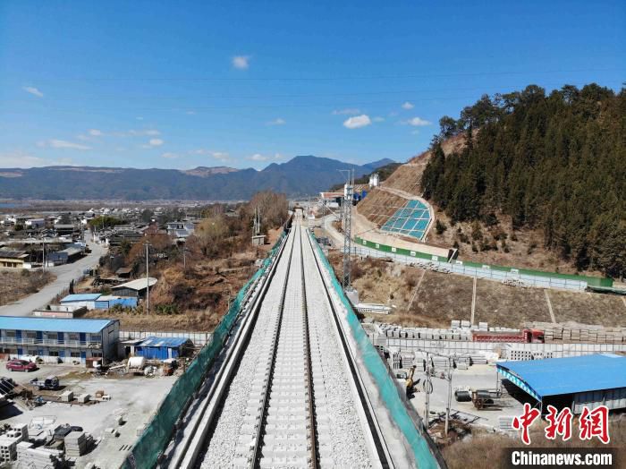 图为正在建设的滇藏铁路丽香段。　刘昊亮 摄