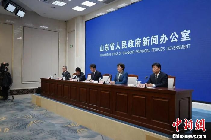 山东省人民政府8日召开新闻发布会。　王蒙 摄
