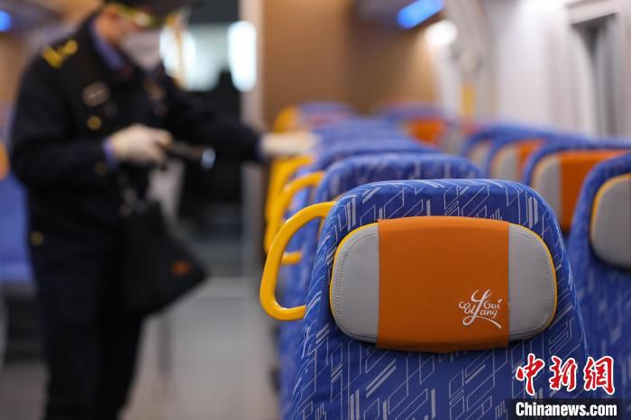 CRH3A-A型城际列车座椅靠枕上的“Cool Guiyang