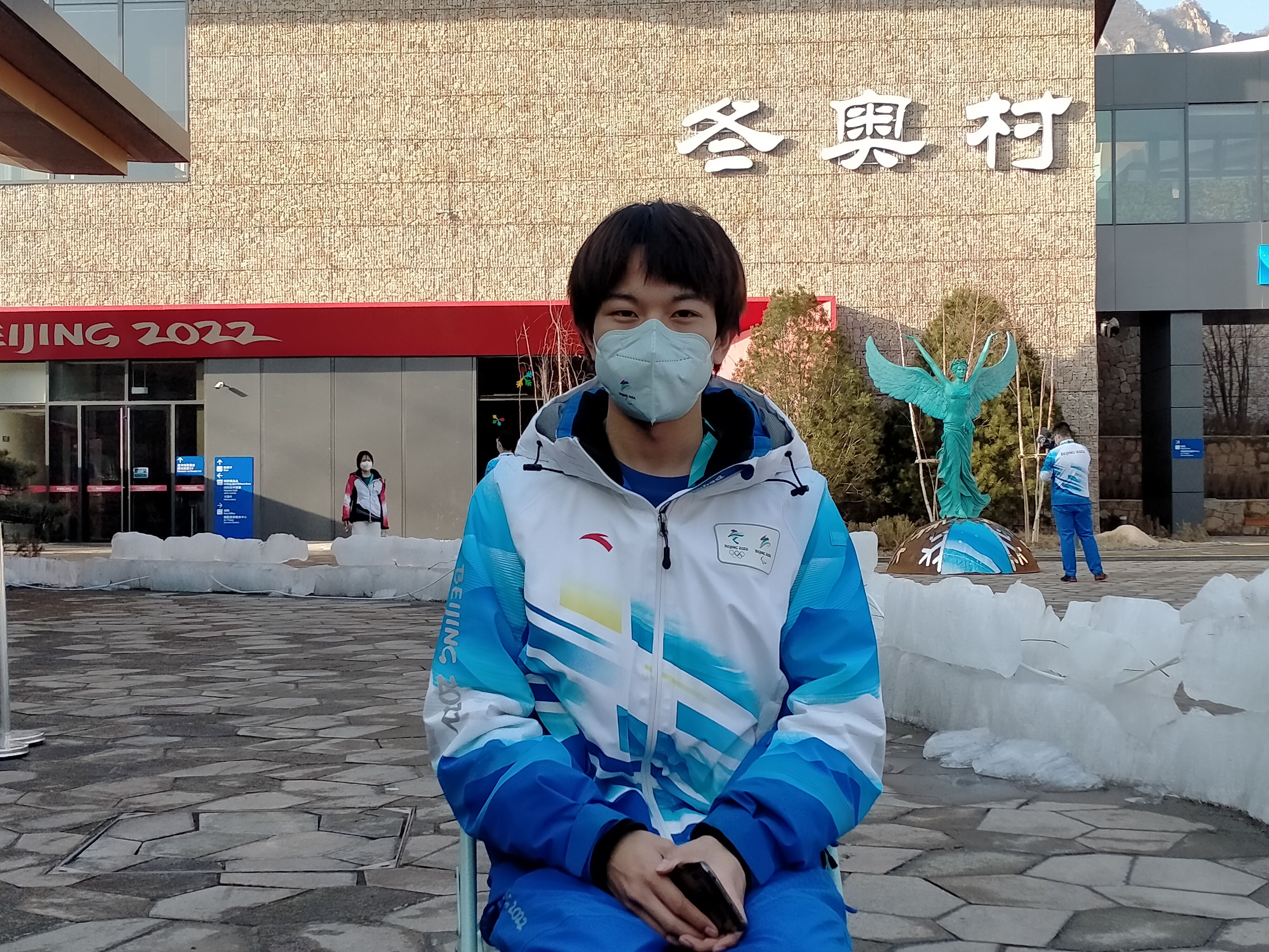 图为志愿者付成功。刘星晨摄