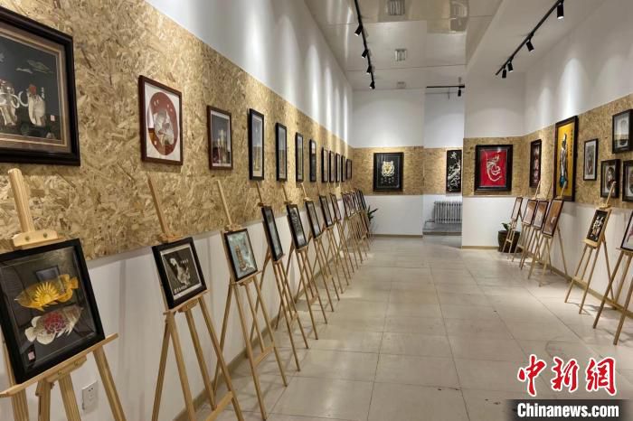 黑河市打造非遗传承文创产品品牌 孟莉莉 摄