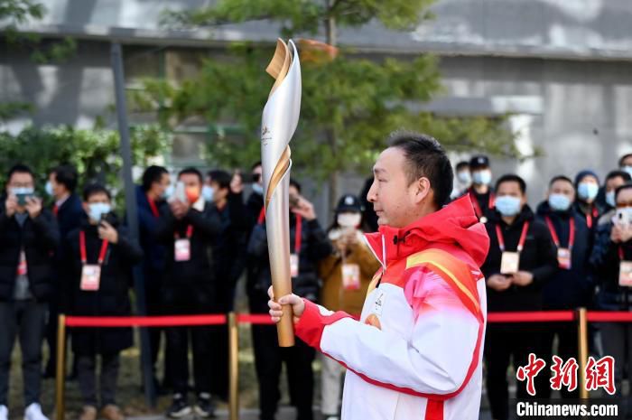 3月2日，北京2022年冬残奥会火种采集仪式在中国盲文图书馆举行。图为第一棒火炬手朱鹏凯。　张兴龙 摄