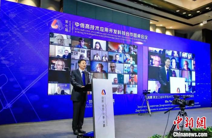 黑龙江省科学技术厅副厅长、外国专家局局长石兆辉现场发言。　哈尔滨市科学技术局供图