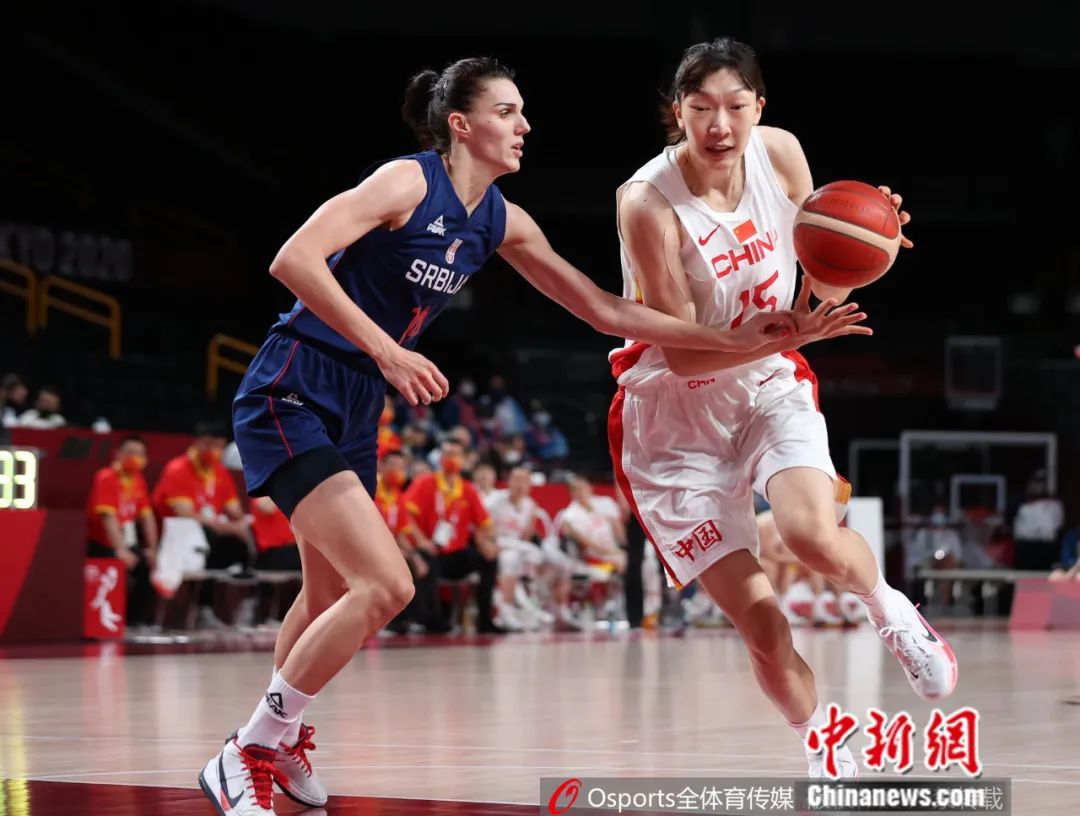 资料图：东京奥运会上韩旭运球突破。图片来源：Osports全体育图片社