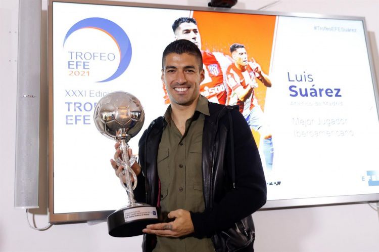 官方：苏亚雷斯获颁上赛季西甲最佳拉美球员奖