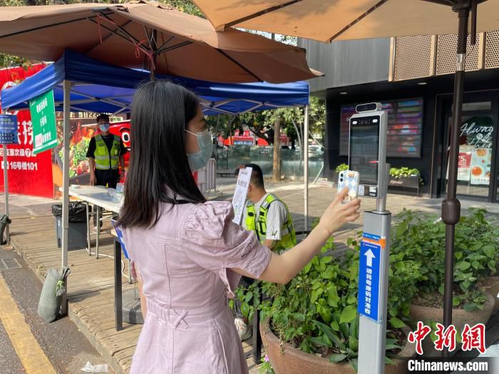 站立式“数字哨兵” 广东移动供图