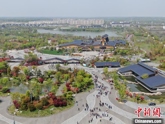 2021扬州世界园艺博览会8日正式启幕，图为航拍园区。　泱波 摄