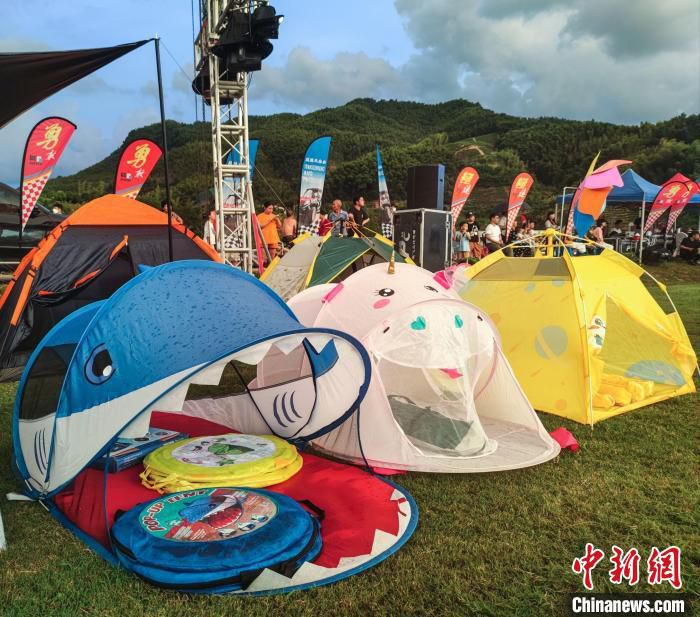 露营基地的儿童帐篷。　傅飞扬 摄