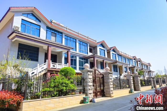谭家村民房错落有致 韦诚 供图