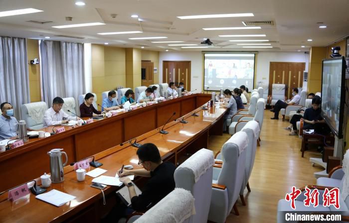 图为“加快建设全国统一大市场与区域高质量发展”高峰论坛现场。　沙见龙 摄