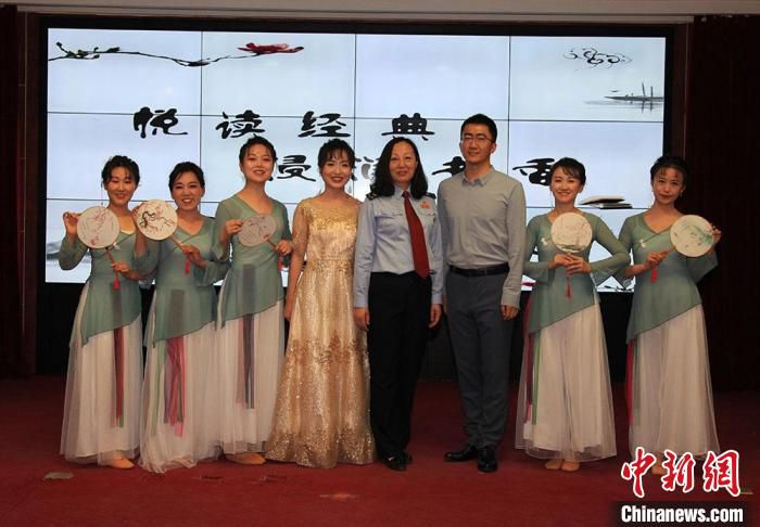 图为白银市税务局开展形式多样的读书活动。(资料图) 白银市税务局供图