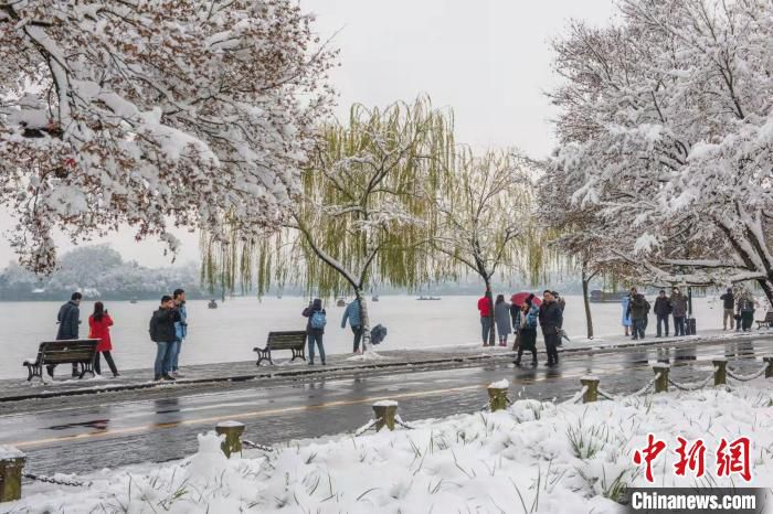 杭州西湖的湖畔雪霁。　马立群 摄