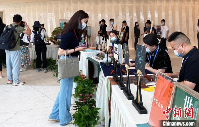 现场非遗展演，令观者感受传统文化的魅力。　崔佳明 摄