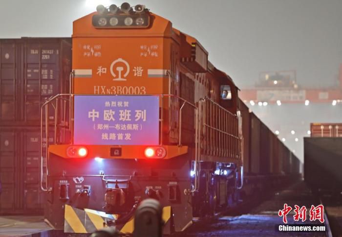 图为中欧班列启程出发。 中新社发 王玮 摄