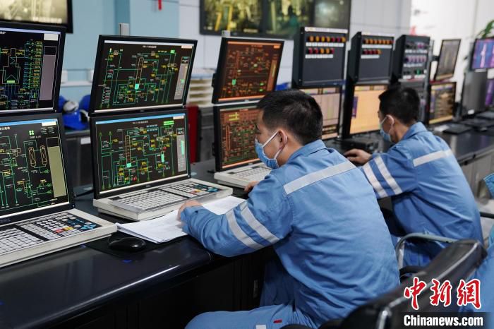 封控20天，人员零感染、生产稳运行、项目不停步。　上海石化供图