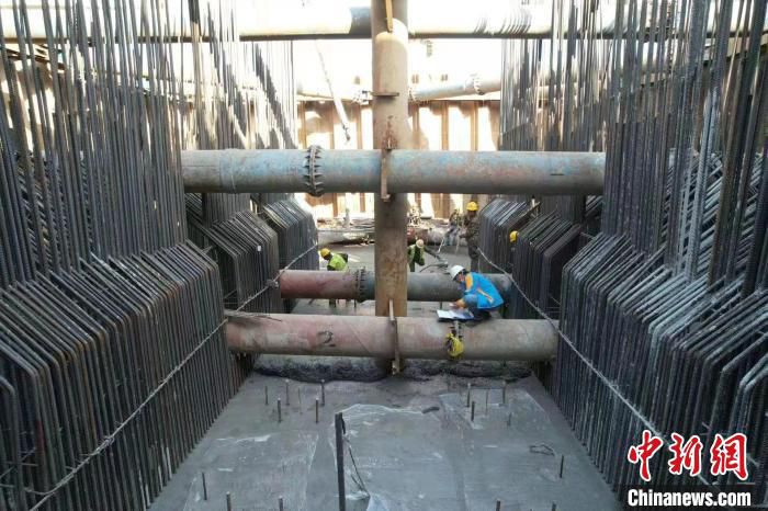 宁马城际铁路姑溪河大桥大体积混凝土承台顺利完成浇筑 许谦 摄