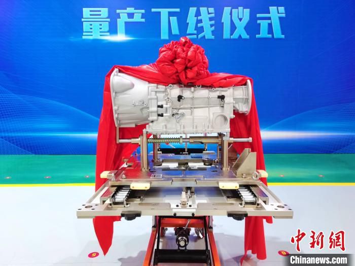 中国首款自主商用纵置8AT，2月25日在潍坊量产下线。　姚建朋 摄