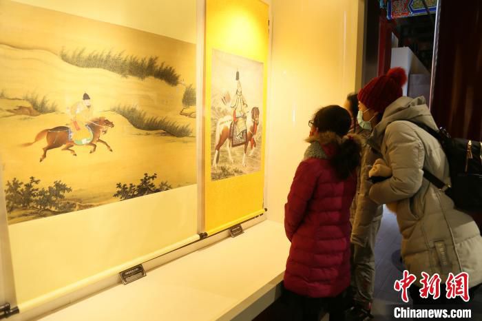 图为游客在北京市属公园参观游览。　北京市公园管理中心供图