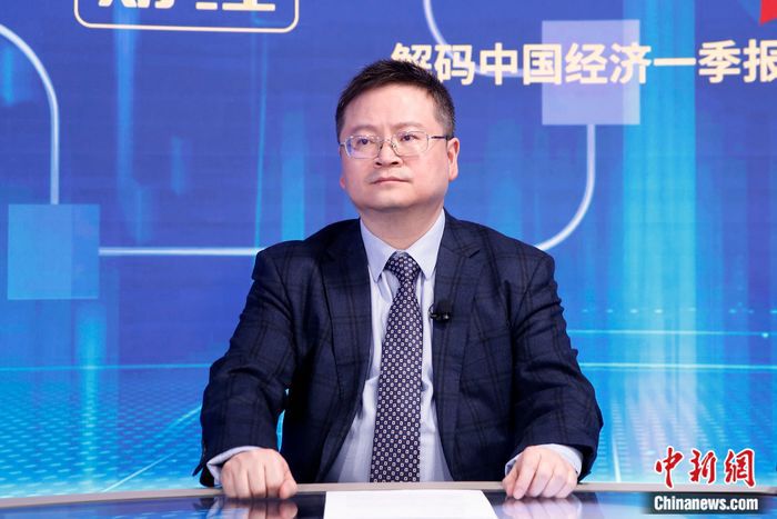 中银证券全球首席经济学家管涛在《中新财经·中国经济“新”观察》栏目现场。 中新社记者 李骏 摄
