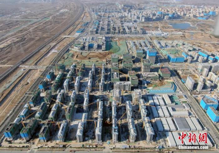 资料图：航拍雄安·华望城项目施工现场。该项目办公区域将重点对接疏解央企，将打造宜居宜业的综合性功能区。中新社记者 韩冰 摄