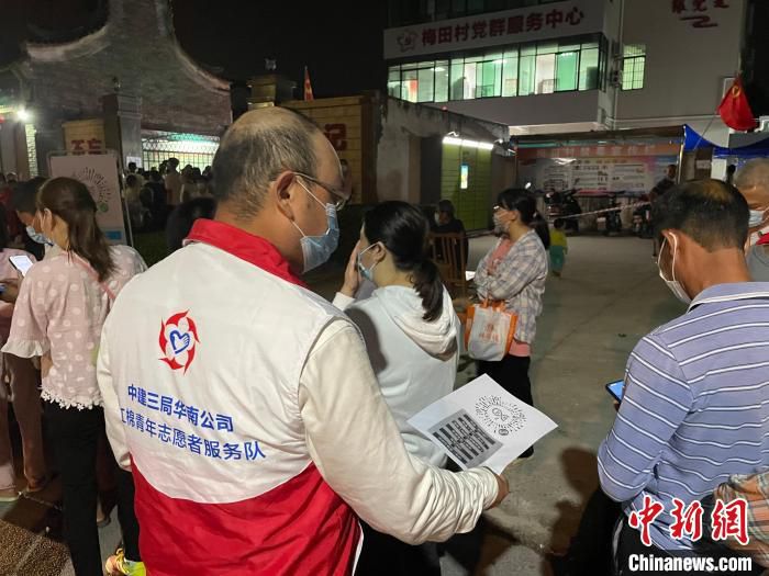 中建三局志愿者参与在白云区疫情封控区支援疫情防控工作 中建三局供图