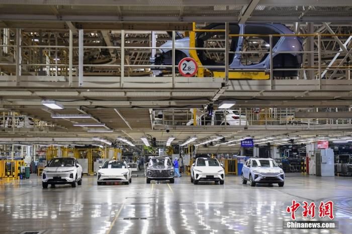 4月23日，上汽集团临港乘用车工厂内景。上汽集团临港乘用车工厂本月19日完成了复工复产压力测试下的首台车下线，目前已有700多台整车走下流水线。 中新社记者 田雨昊 摄