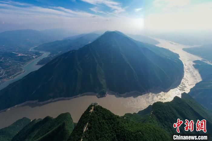 图为奉节三峡之巅景观。　何蓬磊 摄