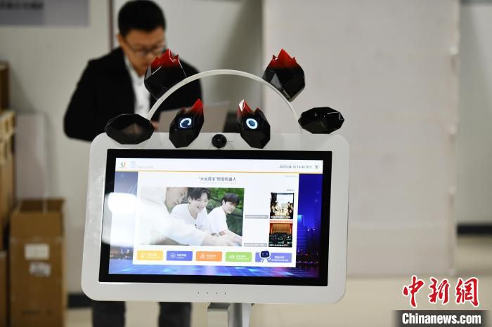 图为大运会机器人。　张浪 摄