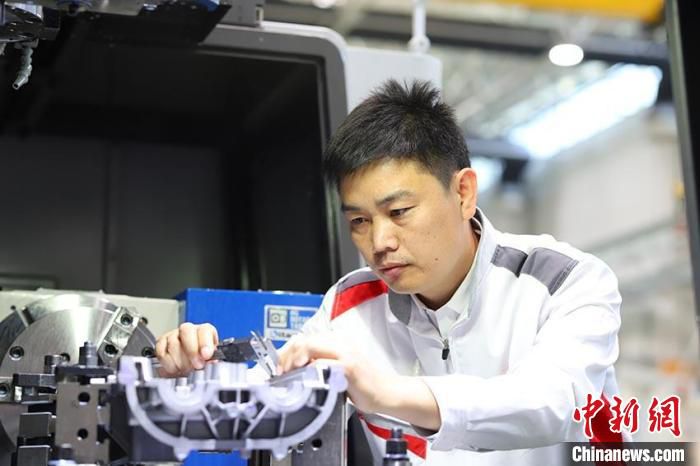 杨永修在工作中。　受访者供图